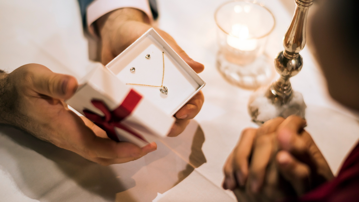 Top 10 lab-grown diamond gifts ideas for her