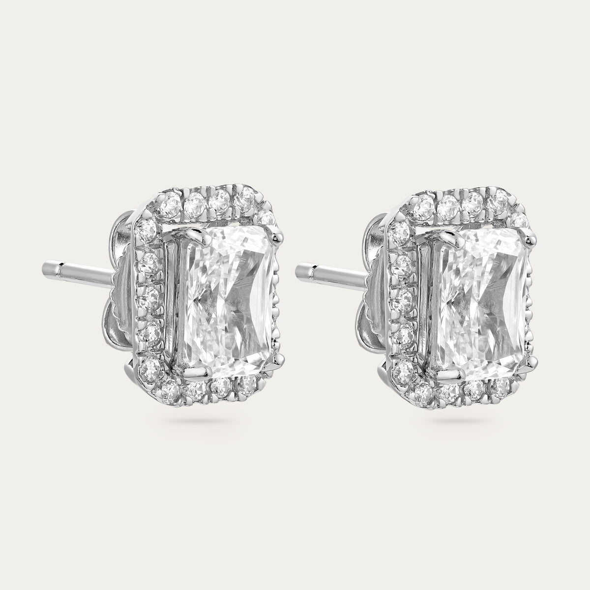 أقراط زمردية أنيقة مزينة