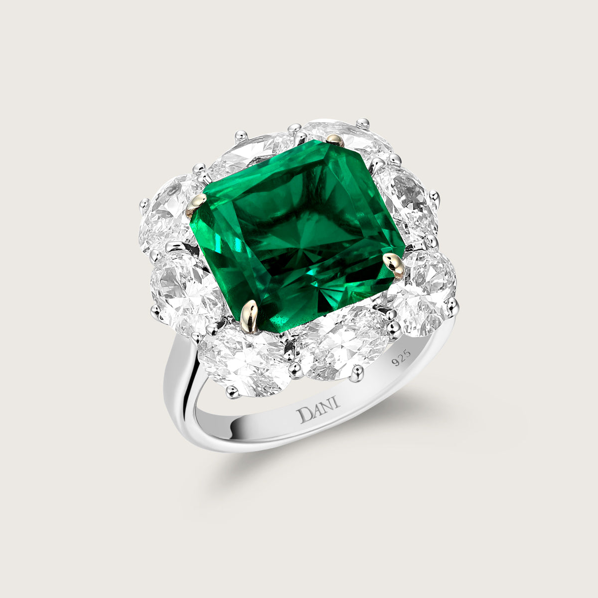 Timeless Emerald Glow Ring
