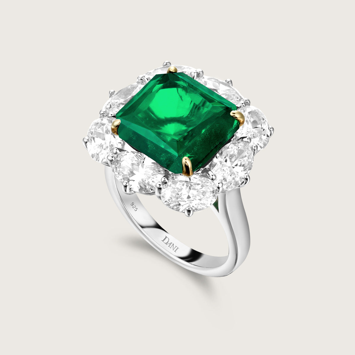 Timeless Emerald Glow Ring
