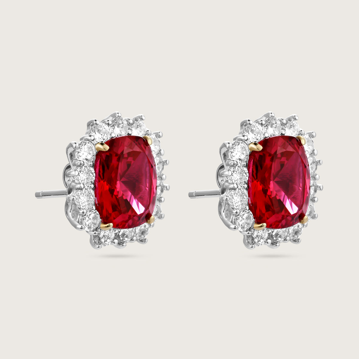 أقراط مزينة بالياقوت والألماس