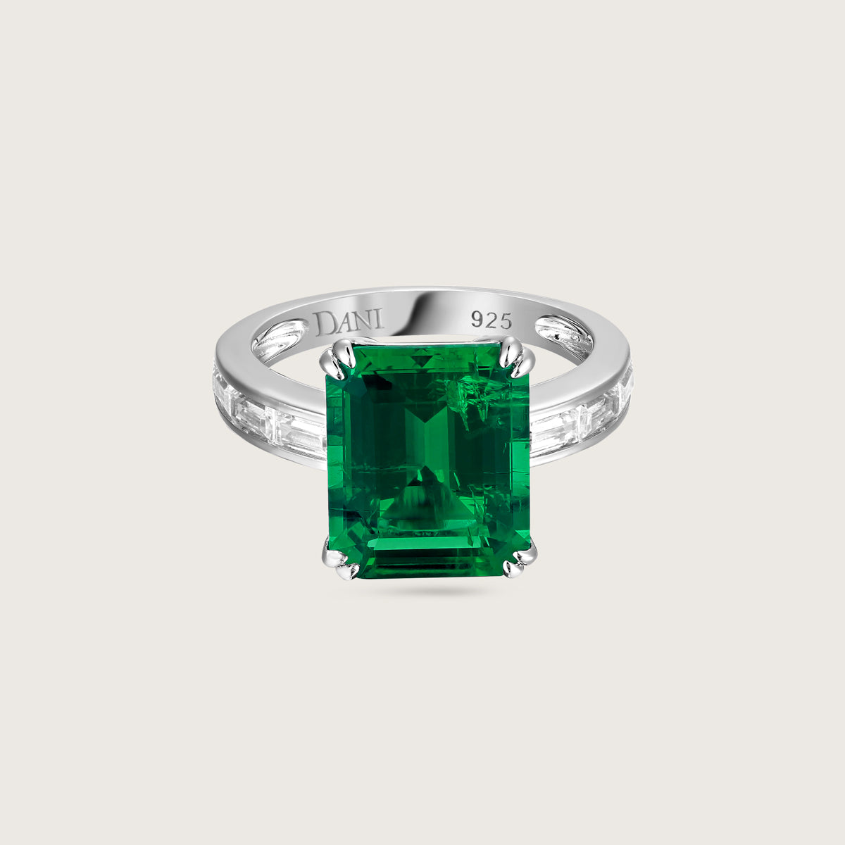 Emerald Majesty Ring
