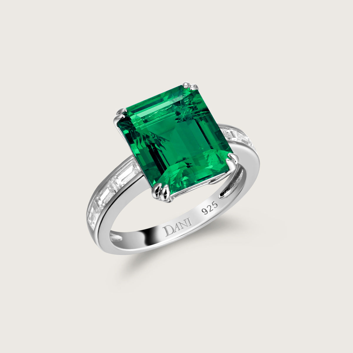 Emerald Majesty Ring