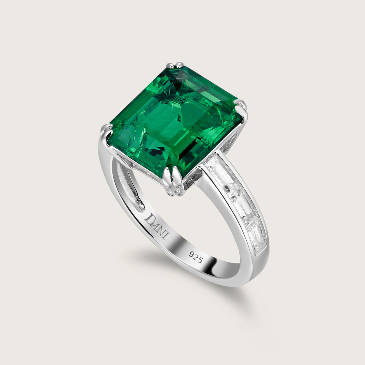 Emerald Majesty Ring