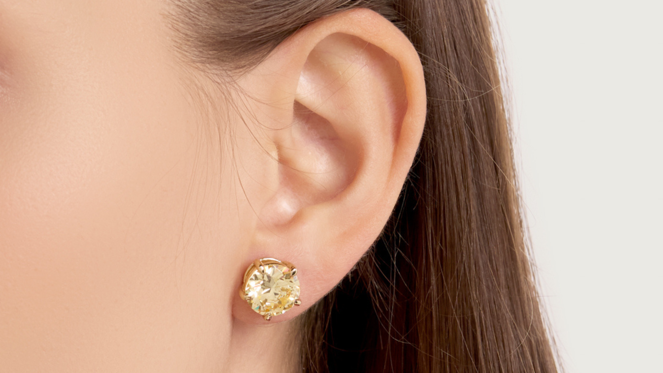 The Ultimate Guide to Stud Earrings for 2025