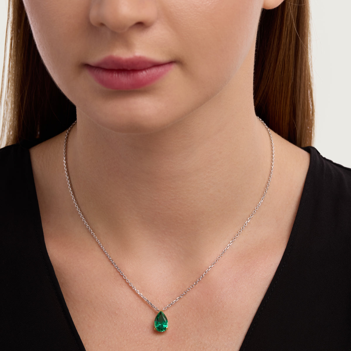 Pear Emerald Solitaire