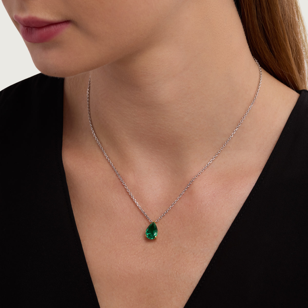 Pear Emerald Solitaire