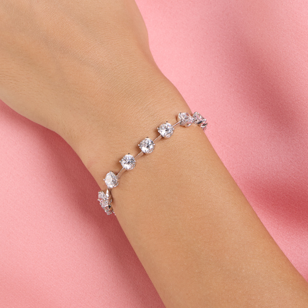 Glistening Round Cut Bracelet