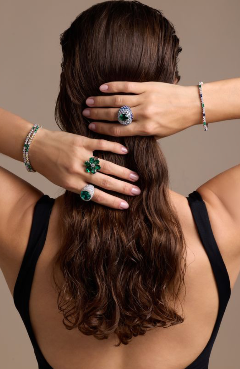 Model wearing DANI emerald rings and bracelets – Socialista collection